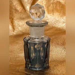 Cut crystal perfume bottle with stopper vintage in pristine condition European